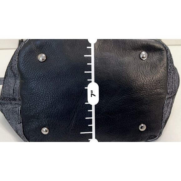 B. Makowsky metallic leather snake print drawstring bucket/shoulder bag. - Picture 8 of 9